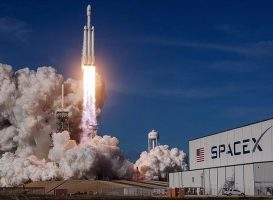 SpaceX, 165 milyon dolar karşılığında uzaya 3 ziyaretçi gönderdi