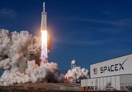 SpaceX, 165 milyon dolar karşılığında uzaya 3 ziyaretçi gönderdi