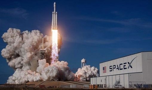 SpaceX, 165 milyon dolar karşılığında uzaya 3 ziyaretçi gönderdi